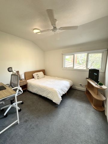 Surrey Hills - Photo 5