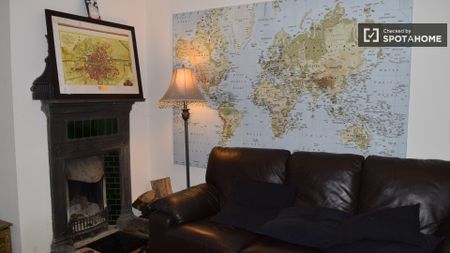 Cozy room in 3-bedroom apartment in Downtown, Dublin - Photo 2