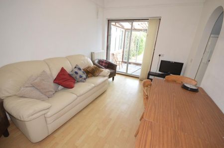 5 bedroom detached house to rent - Photo 2