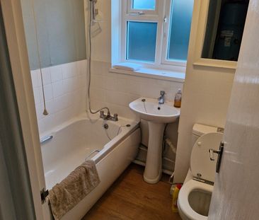 1 Bed Flat, Yarmouth Gardens, SO15 - Photo 3