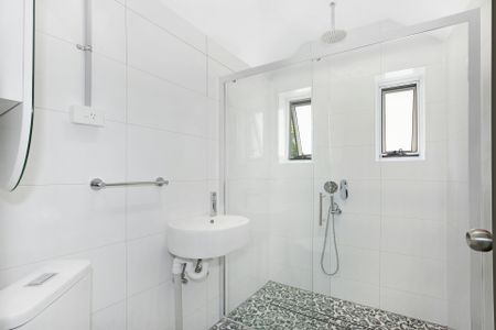 Updated and Conveniently located 2 bedroom Apartment - Photo 5