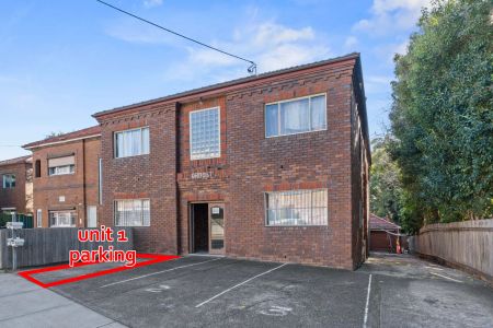 Modern & Spacious Two Bedroom Apartment in Convenient Location - Photo 3