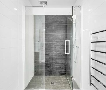 Boutique Top Floor Apartment - City Fringe Location! - Photo 4