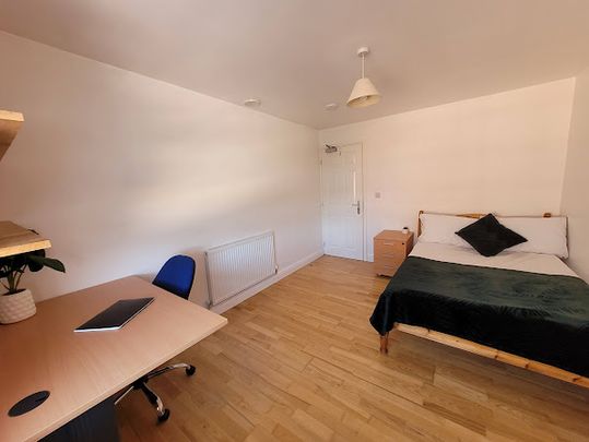 Room 8 Available, 12 Bedroom House, Willowbank Mews – Student Accommodation Coventry - Photo 1