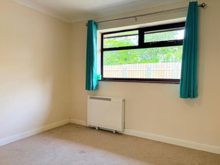 2 bedroom semi-detached bungalow to rent - Photo 4
