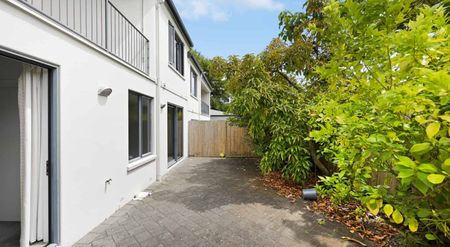 Three Bedroom Townhouse in Sought After Locale- Walk to CBD! - Photo 4