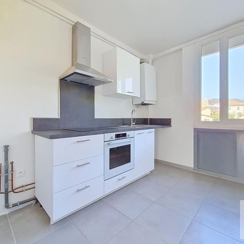 Location Appartement 4 pièces 83m² AJACCIO 20090 - Photo 1