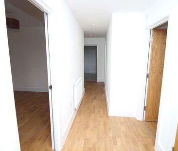 Salisbury Square, Hatfield, Hertfordshire, AL9 - Photo 5