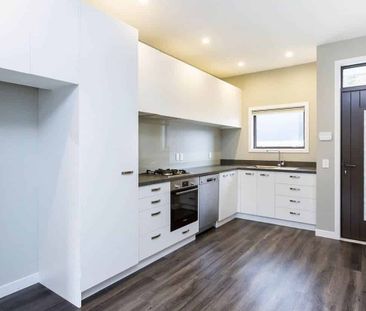 Modern Comfort in the Heart of Epuni - Photo 3