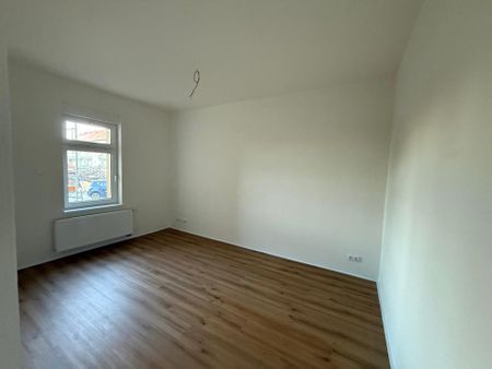 Schöne günstige 3-Zimmer-Wohnung! Erstbezug nach Sanierung! Mit Einbauküche!!!! - Photo 2