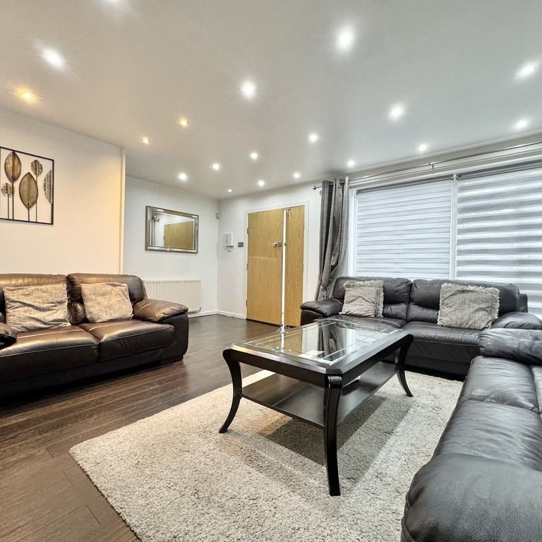 Christchurch Close, Edgbaston, Birmingham - Photo 1