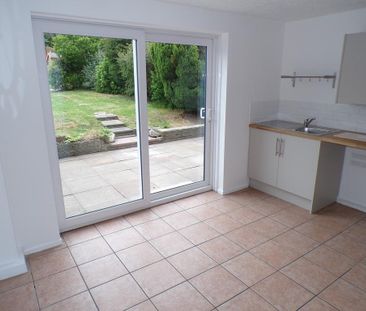2 bedroom semi-detached house to rent - Photo 2