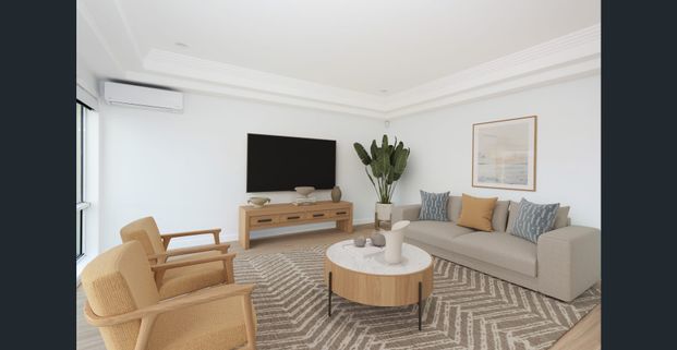 BEAUTIFUL FULLY RENOVATED FAMILY HOME IN EXCLUSIVE SOVEREIGN ISLAND - Photo 1