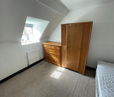 1 bedroom in a flat share to rent - Photo 4