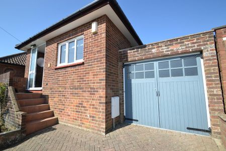 3 bedroom semi-detached bungalow to rent - Photo 5