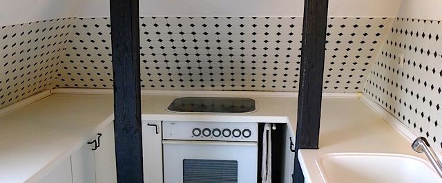 Mitten in der Stadt! Ruhige Dachgeschosswohnung mit kl. Terrasse im Altbau sucht Individualisten! - Foto 1