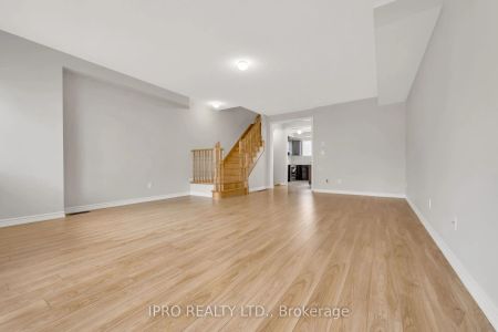 Property For Lease | W9236432 - Photo 5