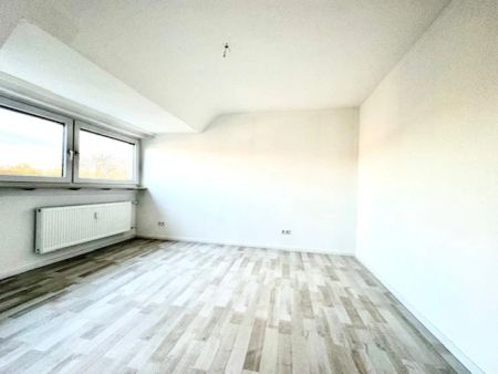 Neu renov., WG geeignete, gemütliche und großzügige 2 Zimmer-DG-Wohnung in MA-Wallstadt. - Photo 2