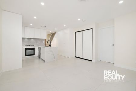 3/165 Epsom Road, Chipping Norton NSW 2170 - Townhouse For Rent | Domain - Photo 4