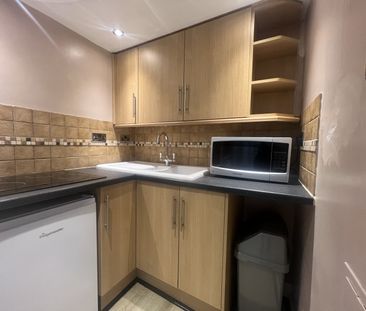 The Maltings, Staines , Surrey , TW18 - Photo 2