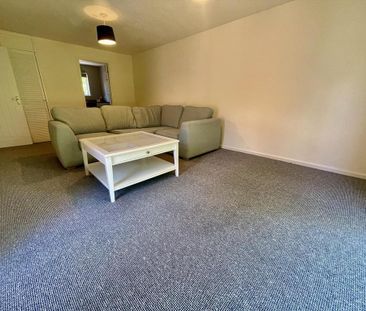 3 bedroom flat to rent - Photo 2