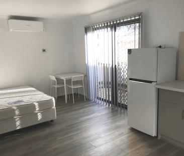 ALL UTILITIES INCLUDED + Parking & Wi-Fi - Modern Studio Room - Wal... - Photo 4