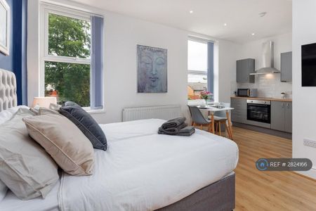 1 bedroom in a house share to rent - Photo 5