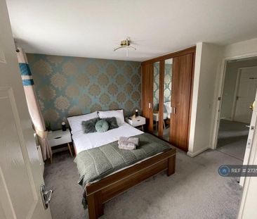 4 bedroom semi-detached house to rent - Photo 3