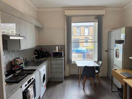 Flat 2, 9 Parkers Road, Sheffield - Photo 3