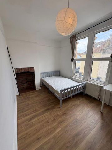 4 bedroom terraced house to rent - Photo 5