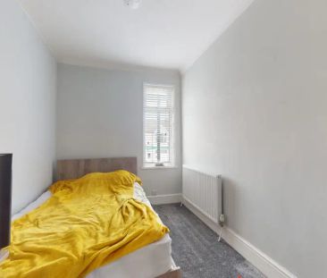 4 bedroom terraced house to rent - Photo 4