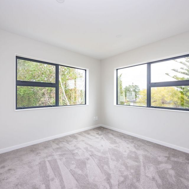 Charming 3BR New Build in Birkenhead - Photo 1