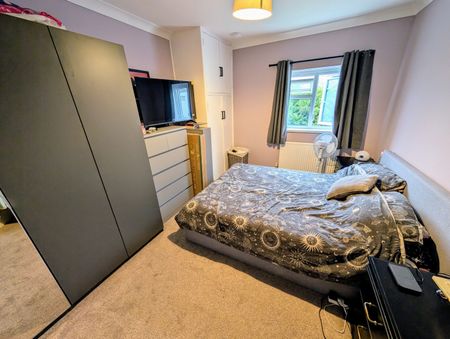 A 3 Bedroom Terraced - Photo 3