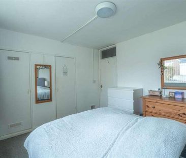 Middlefield Gardens, Halesowen, B62 - Photo 6