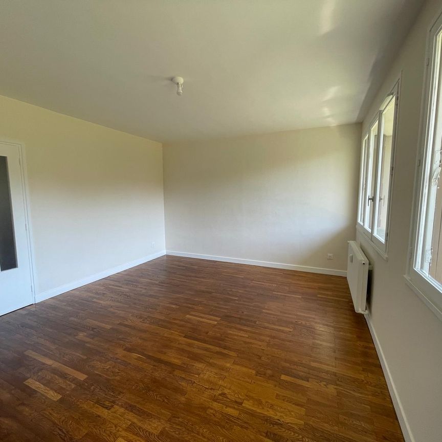 Location Appartement 3 pièces 69m² VAULX EN VELIN 69120 - Photo 1