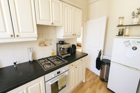 1 Bed Flat, Carminia Road, SW17 - Photo 5