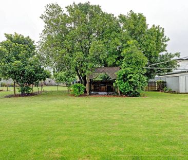 Delightful Original Home in Wilsonton - Photo 5