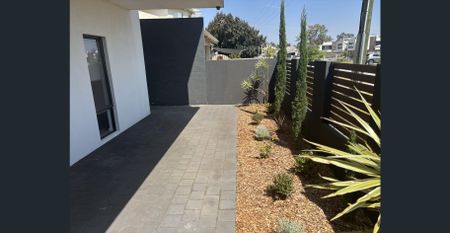 Modern Ground-Floor Apartment at Tomato Lake - Photo 5