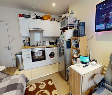 Flat to rent on - Photo 1