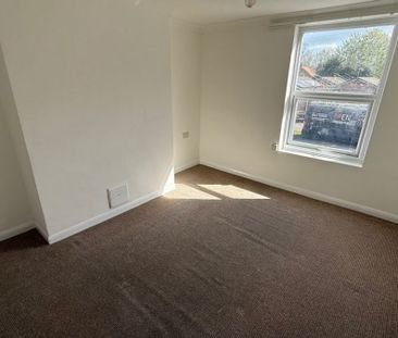 Newport, Lincoln - Photo 1