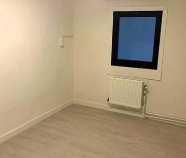 Ruim appartement met 3 slaapkamers nabij het centrum - Photo 3