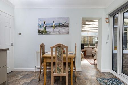 2 bedroom semi-detached bungalow to rent - Photo 5