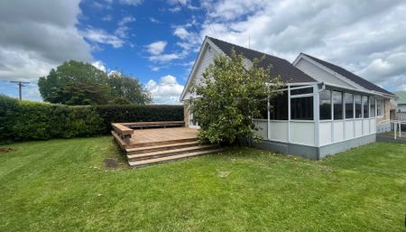 Sunny 3-bedroom house for rent!! - Photo 2