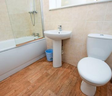 3 bedroom flat to rent - Photo 1