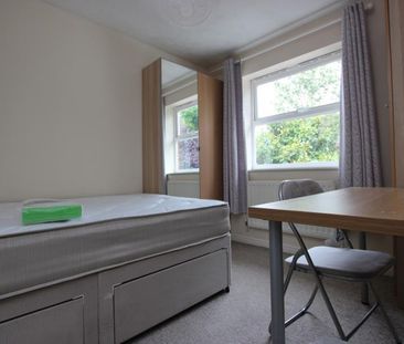 8 bedroom detached house to rent - Photo 4