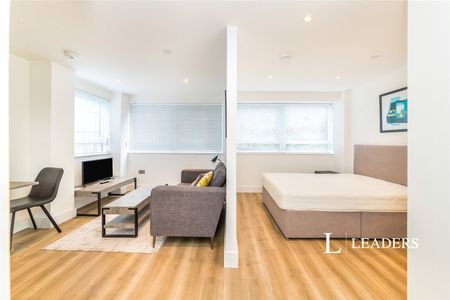 studio to rent Wood Street, East Grinstead, West Sussex, RH19 - Photo 2