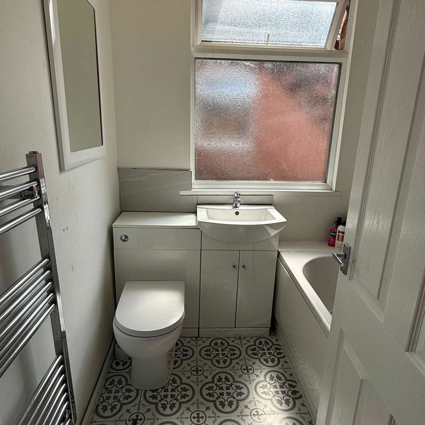 East Park Road Room 5 - Photo 1