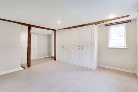 A well presented Grade II listed family home with additional annexe accommodation. - Photo 5