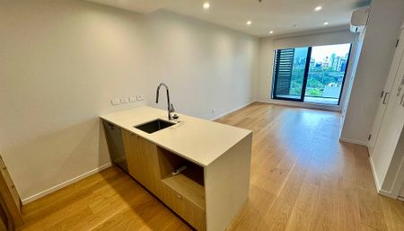 Modern Two Bedroom Apartment - Photo 3