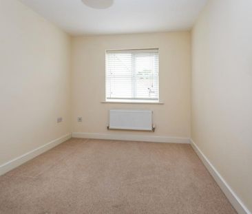 3 bedroom house to rent Larkspur Drive, Burgess Hill, RH15 - Photo 2
